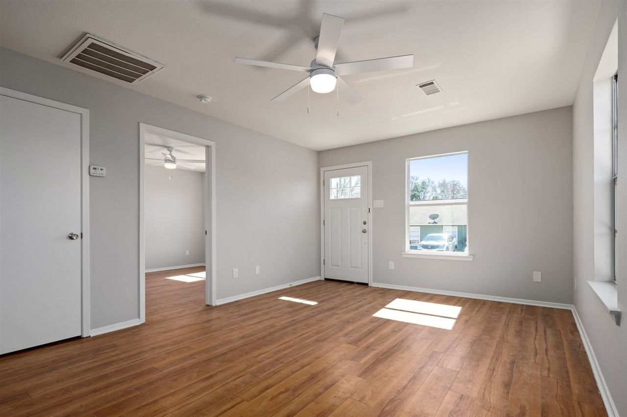 1204 Hillyer St - Photo 4 of 23
