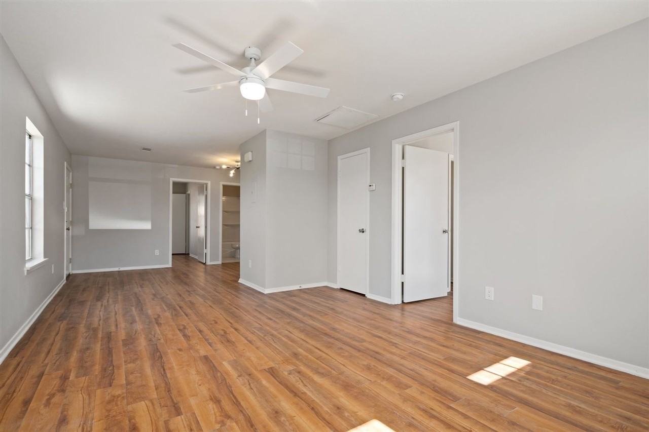 1204 Hillyer St - Photo 5 of 23