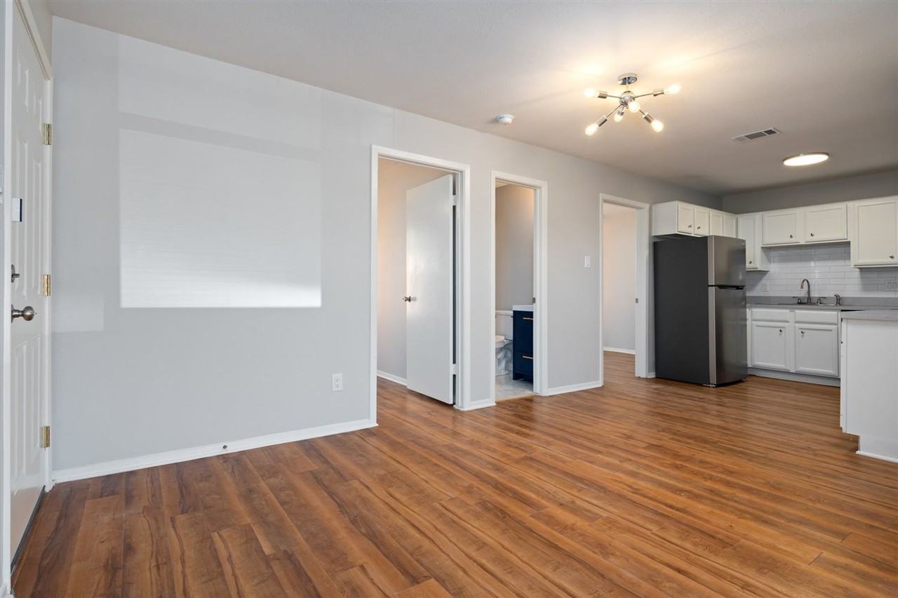1204 Hillyer St - Photo 6 of 23