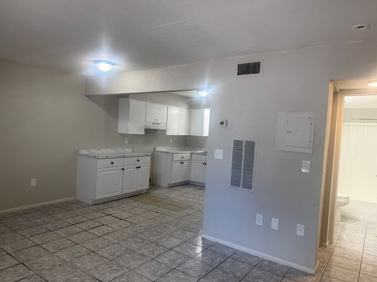 925 33rd Ave W - Photo 4 of 15