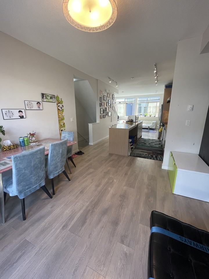 8400 163 Street - Photo 4 of 15