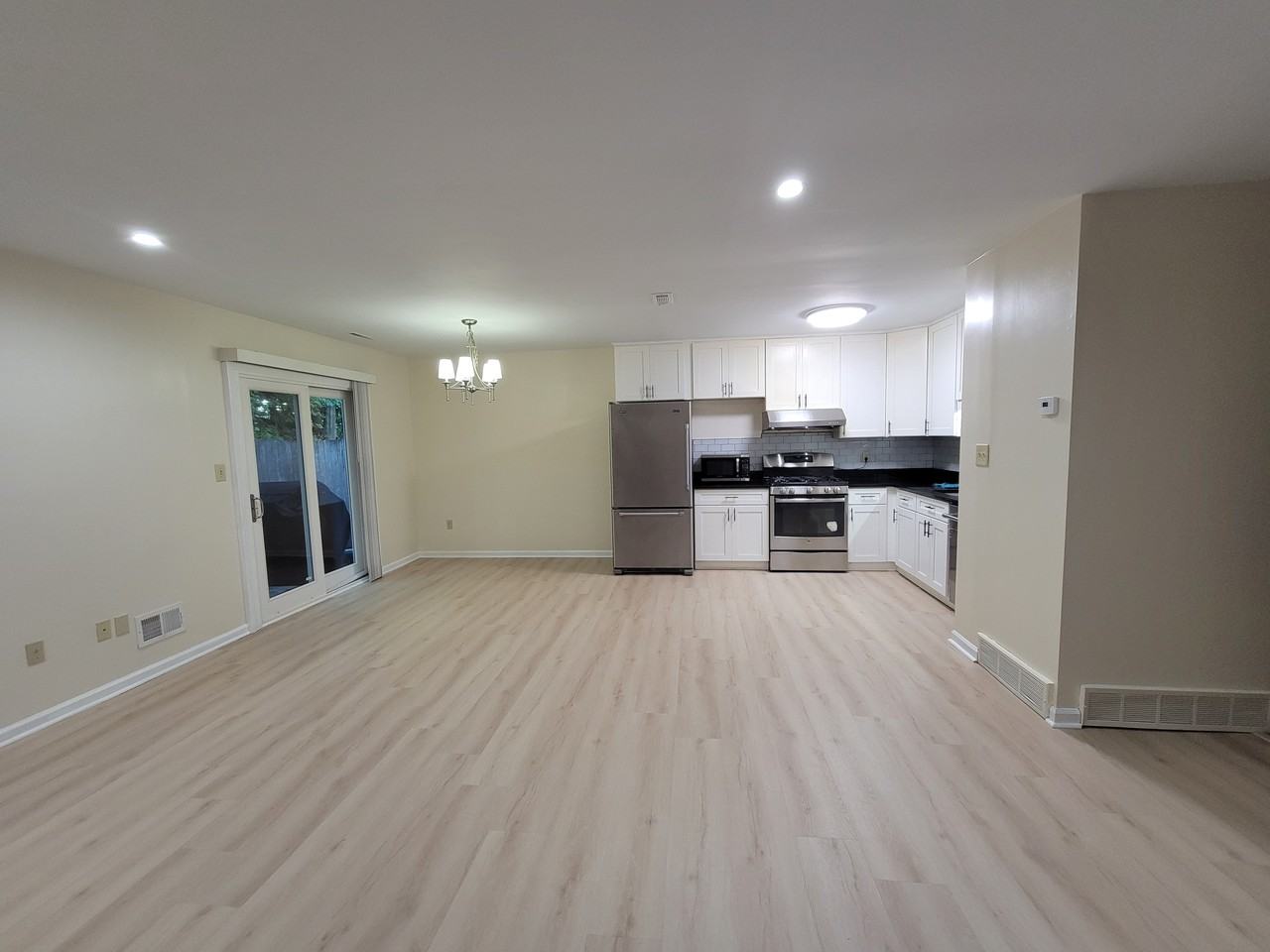 4039 Chaucer Place - Photo 3 of 17