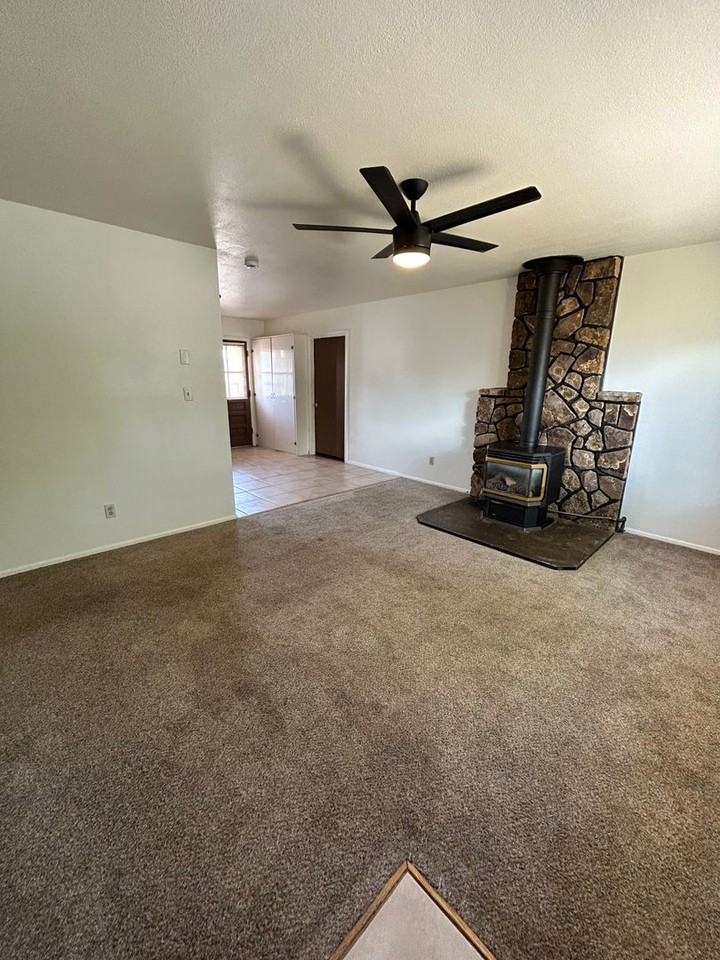 154 S Los Pinos Dr - Photo 2 of 39