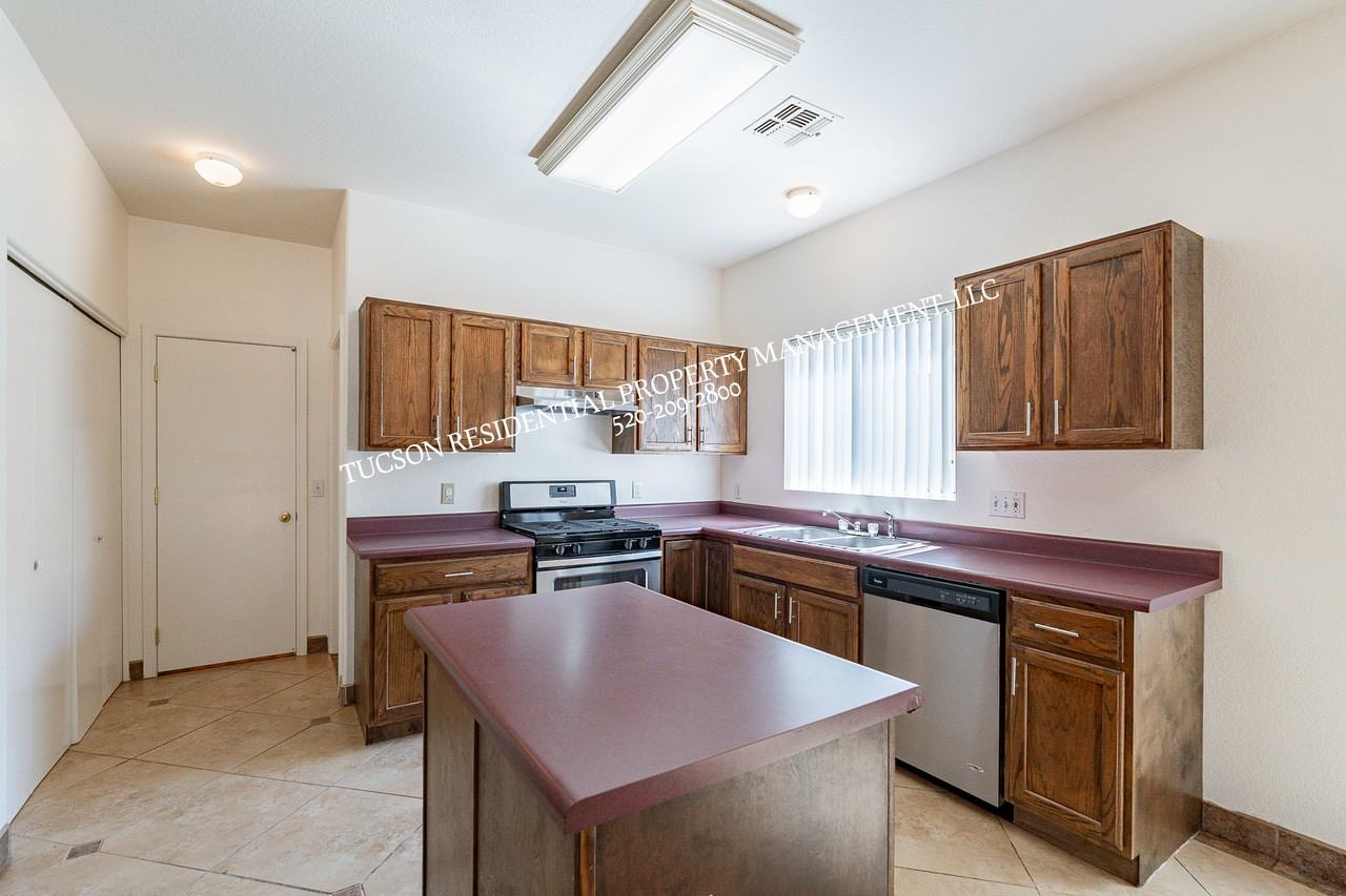 7442 W Sonesta Dr #1 - Photo 7 of 37