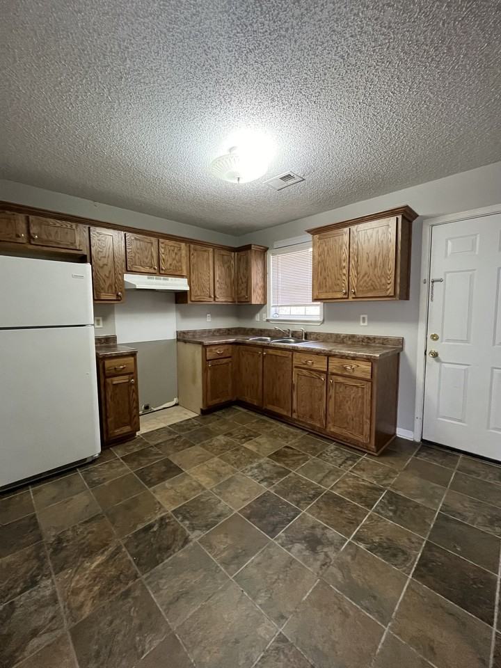 320 Main St #8 - Photo 2 of 7