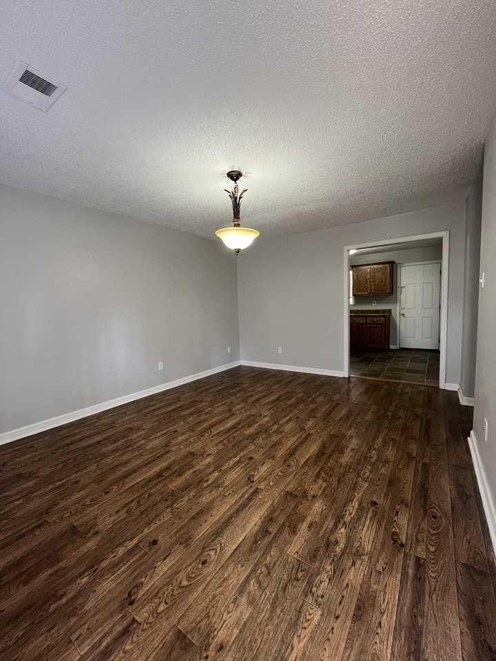 320 Main St #8 - Photo 4 of 7
