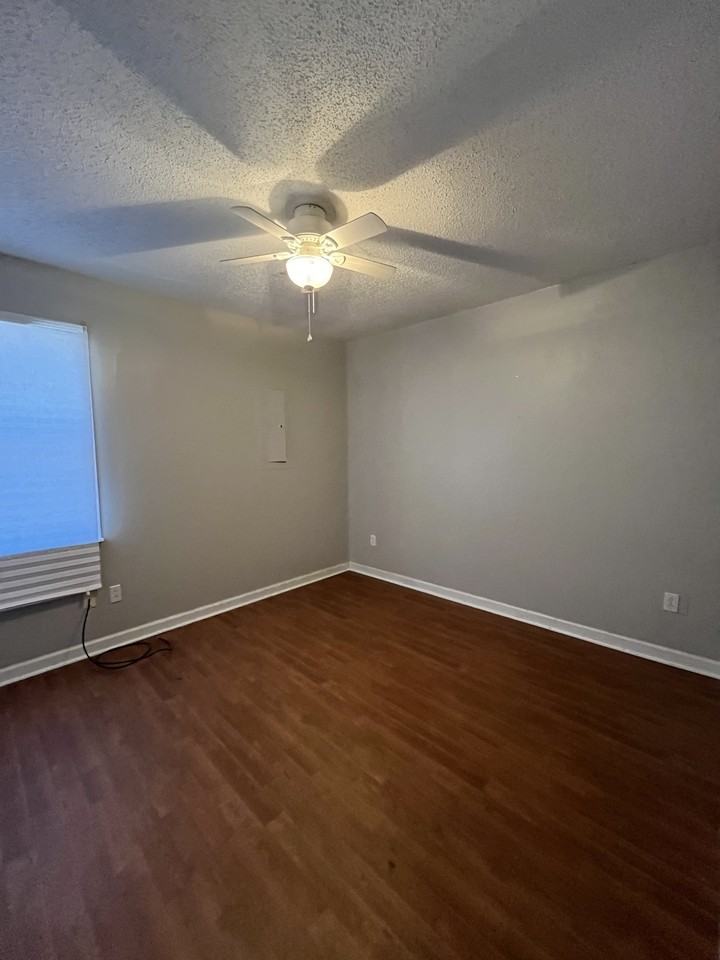 320 Main St #8 - Photo 5 of 7