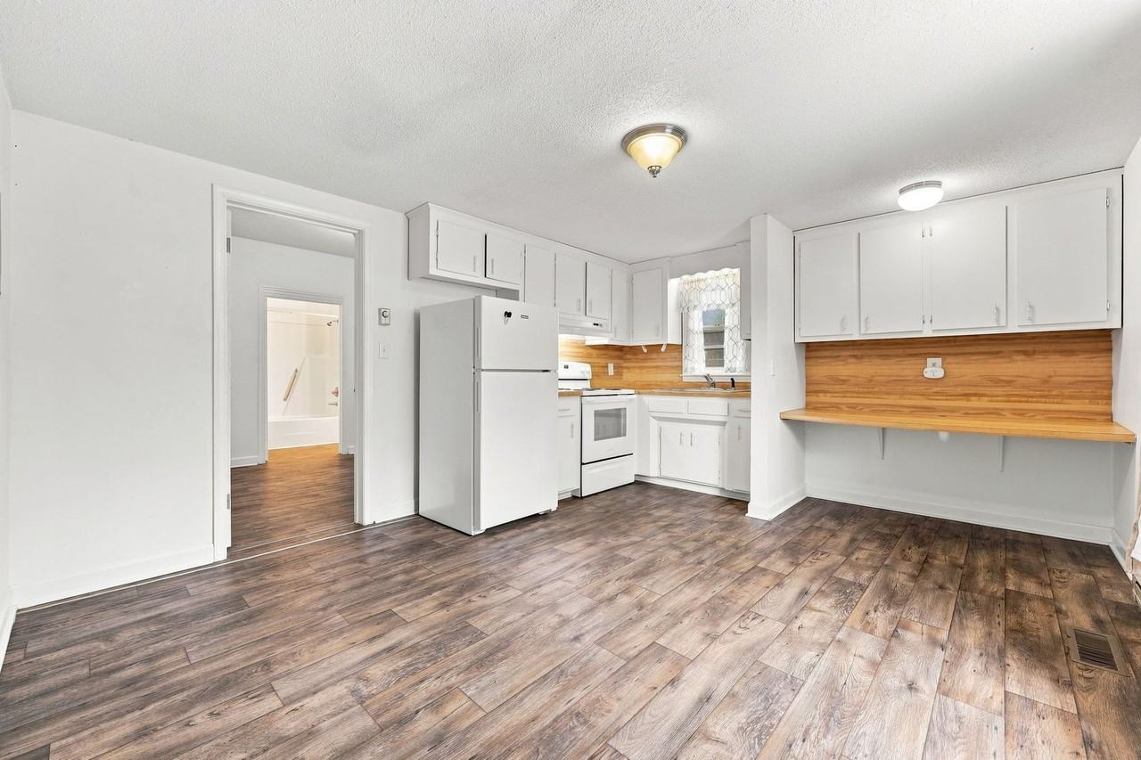 55 W Washington St - Photo 3 of 31