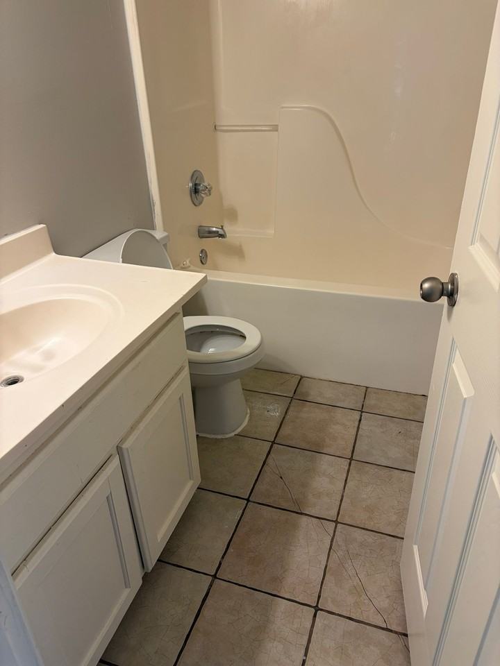 521 Simonton St #1 - Photo 3 of 8