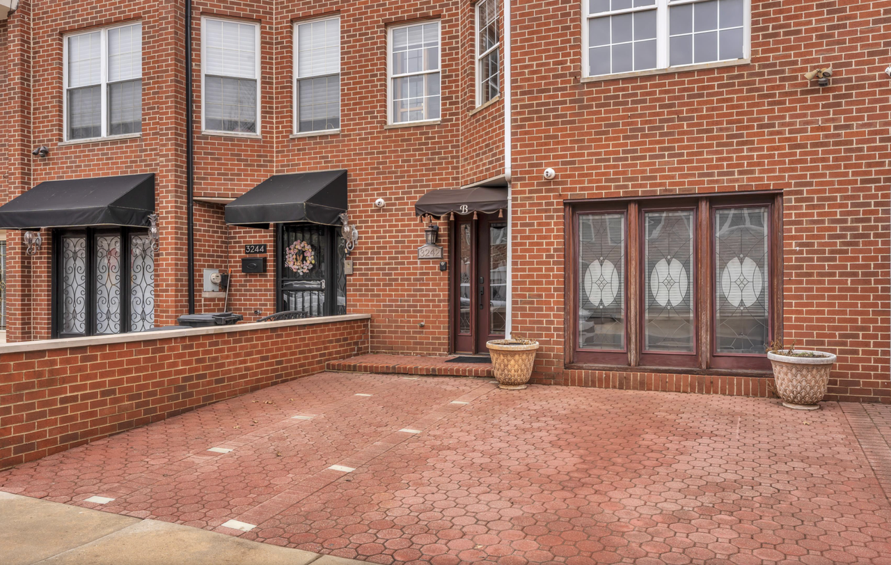 3242 S Sydenham St #1 - Photo 3 of 39