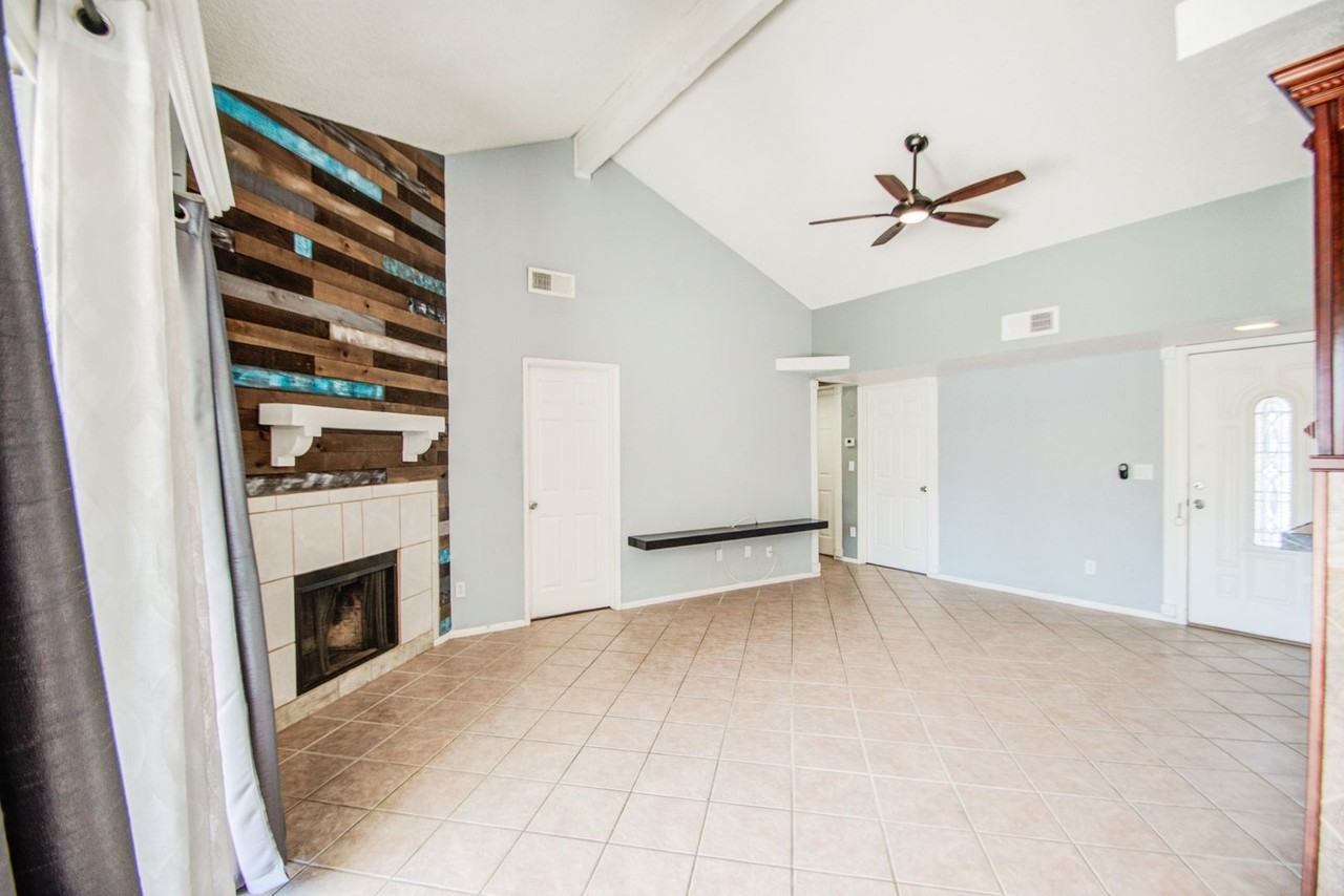5321 W Eugie Ave - Photo 2 of 34