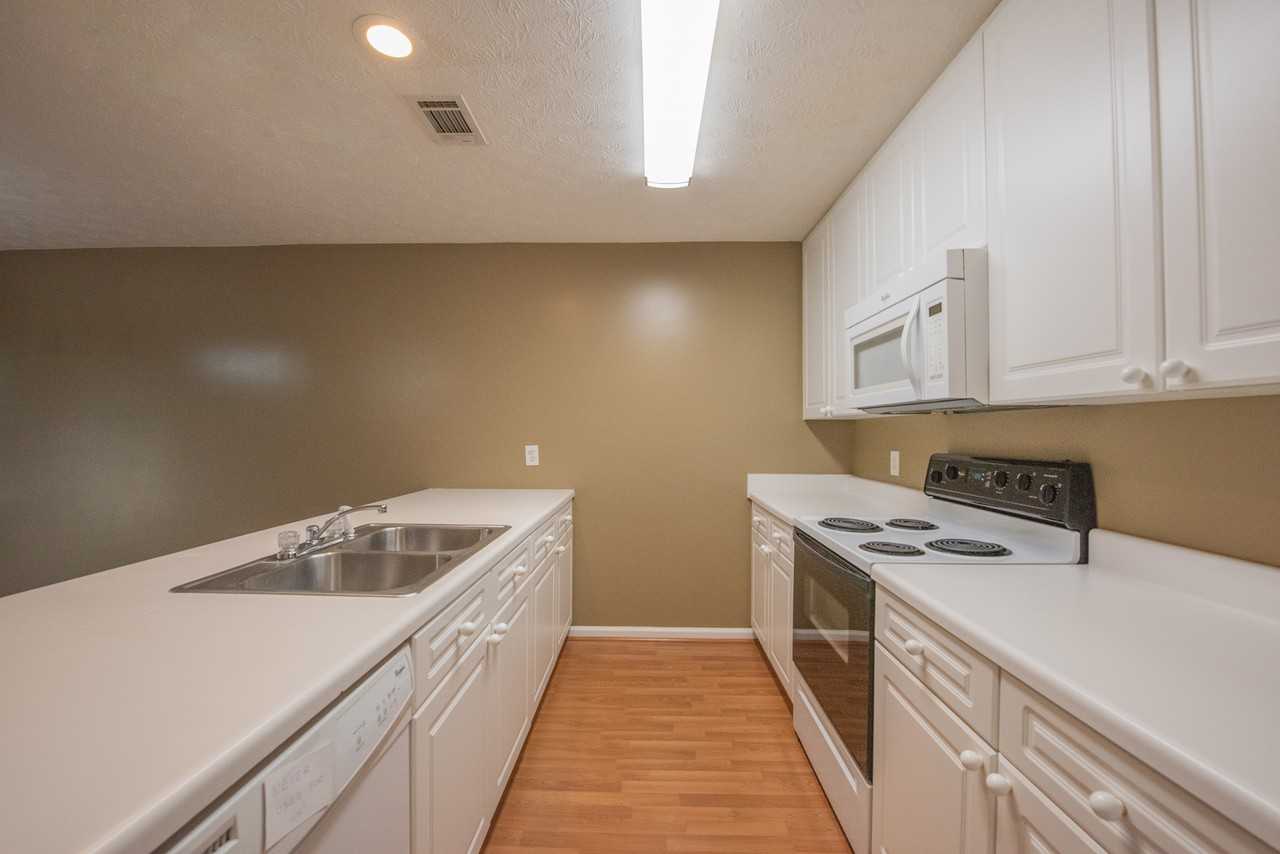 2428 E University Dr #910 - Photo 4 of 13