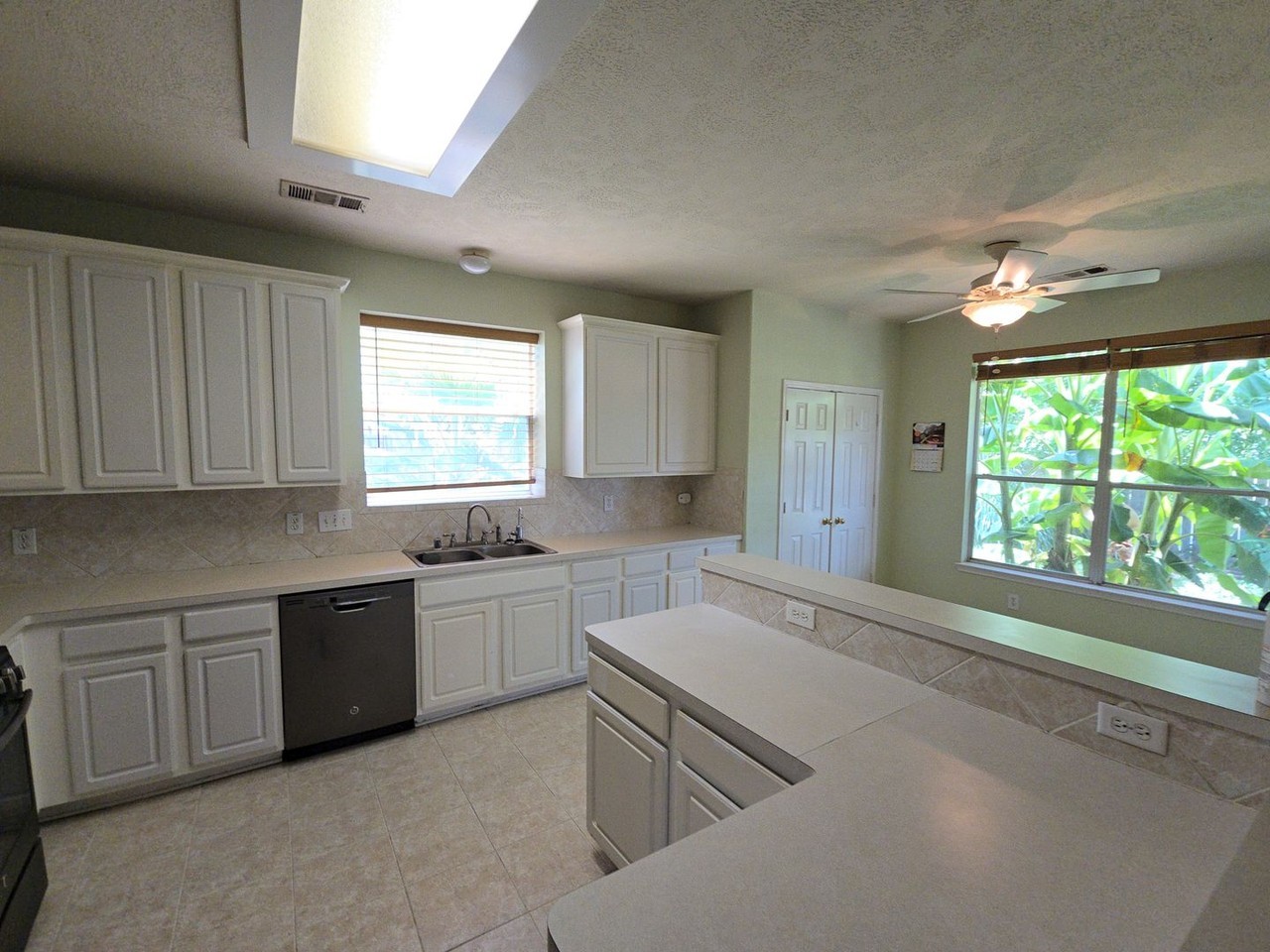 1627 Park Harbor Estates Dr - Photo 2 of 31
