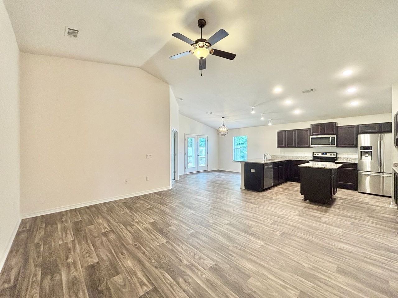 5637 Peach Dr - Photo 4 of 22