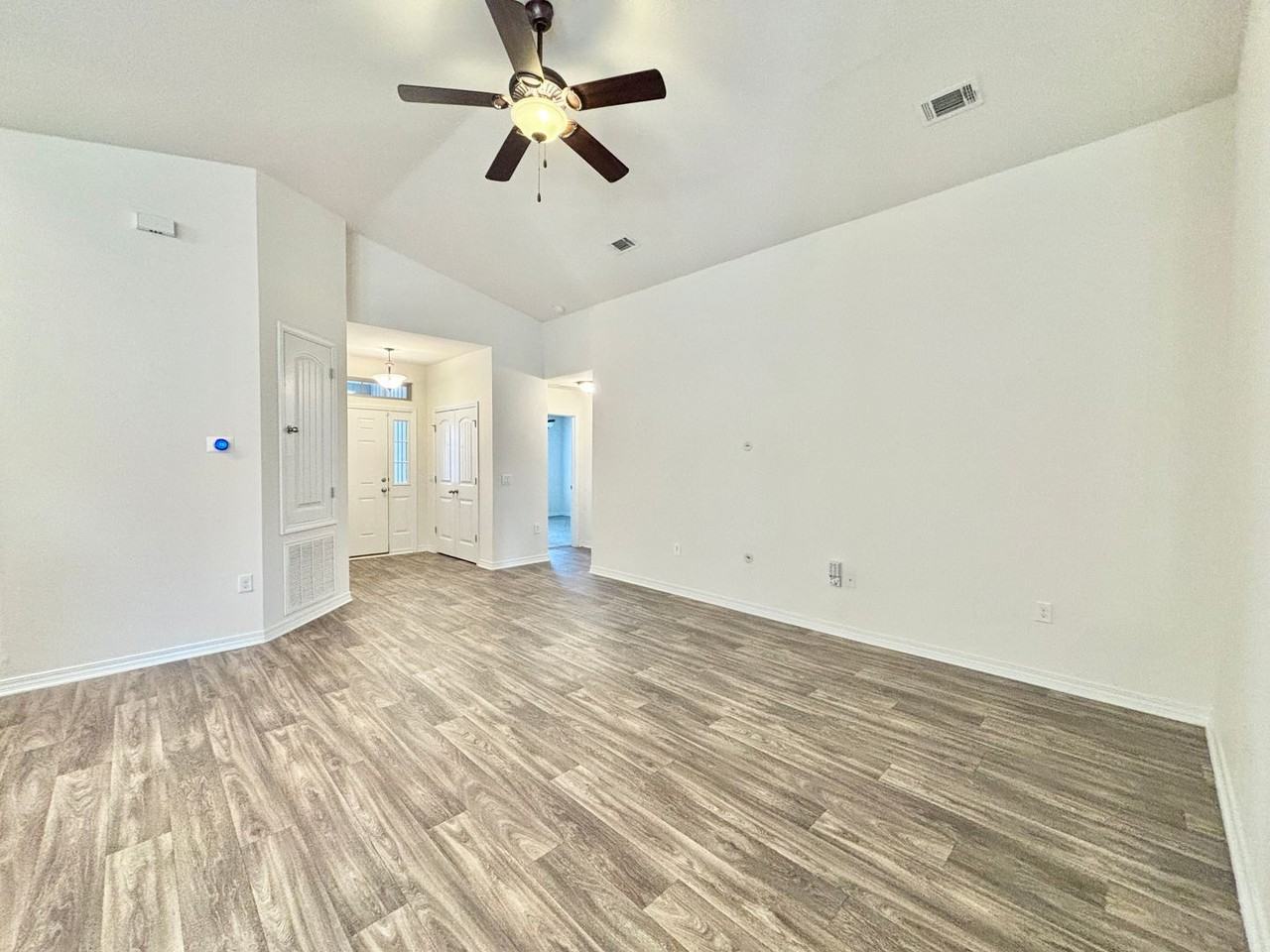 5637 Peach Dr - Photo 5 of 22