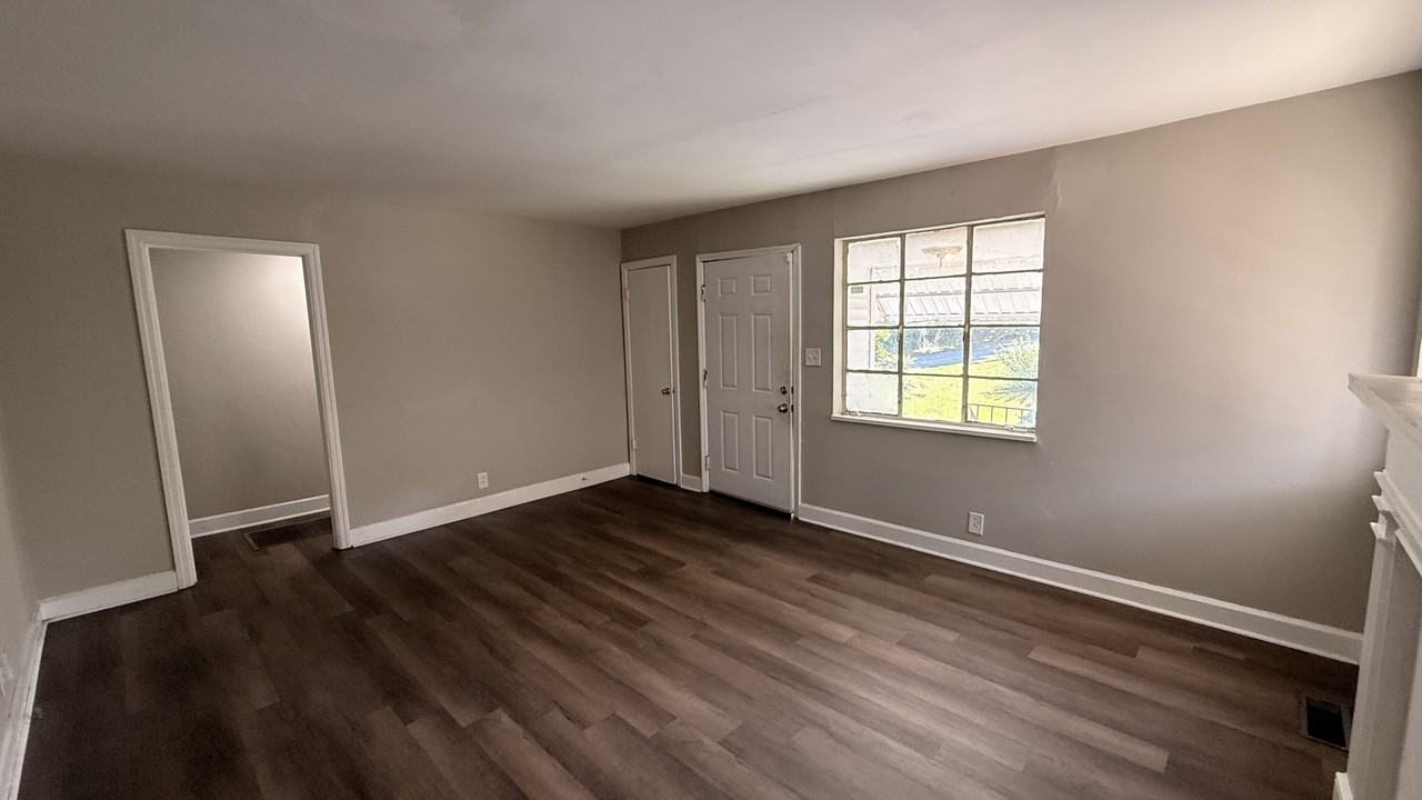 761 Vanderbilt St #1 - Photo 3 of 11