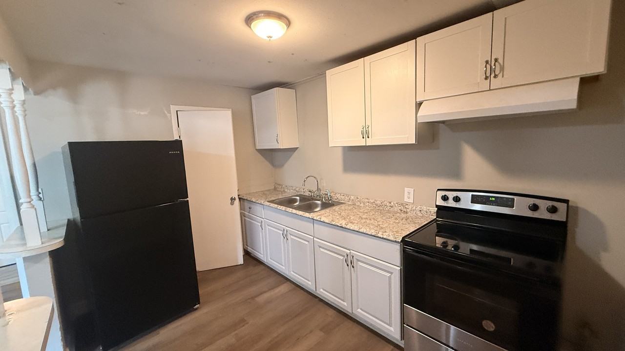 761 Vanderbilt St #1 - Photo 5 of 11