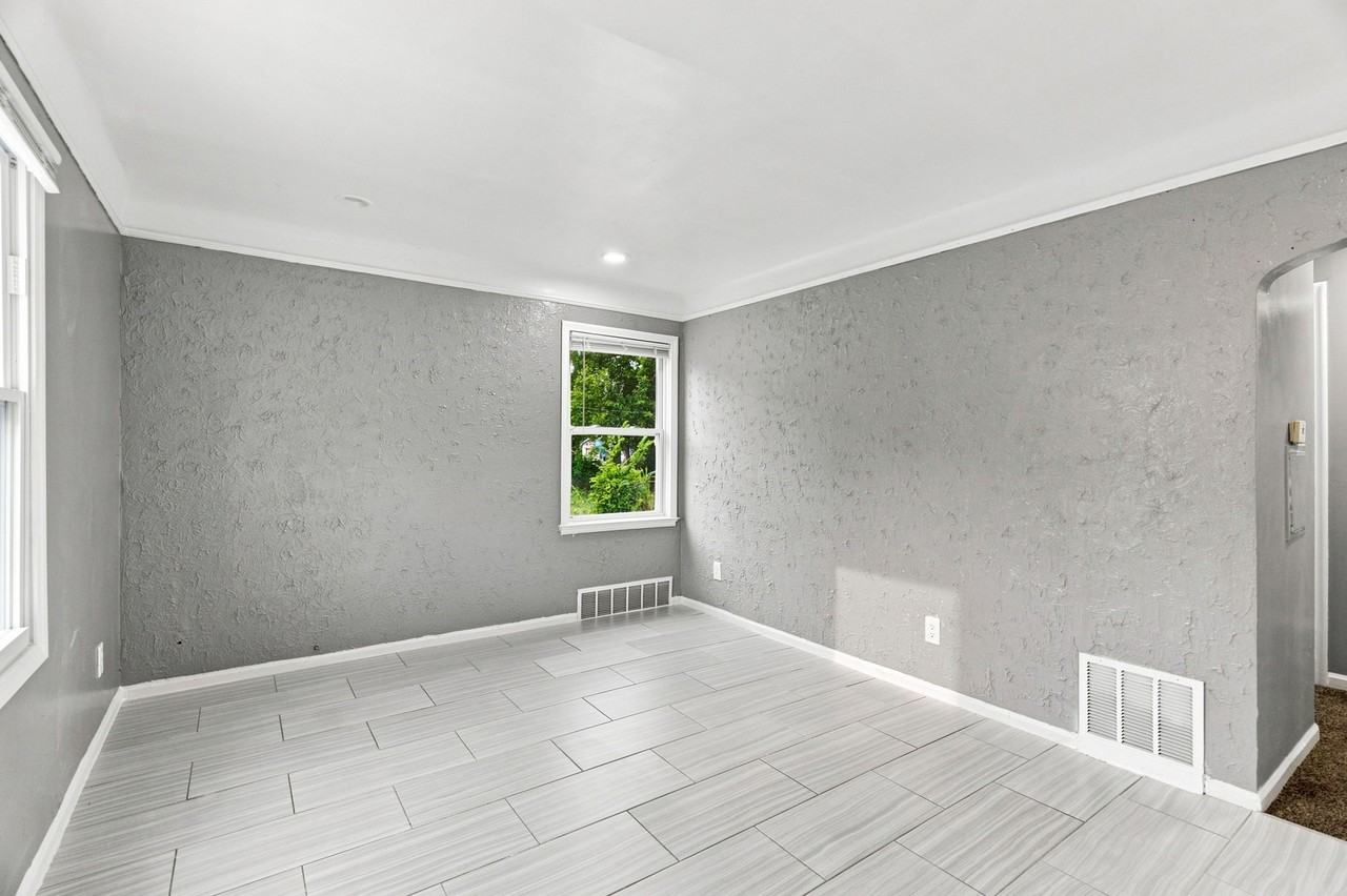 8650 Greenview Ave #1 - Photo 5 of 24