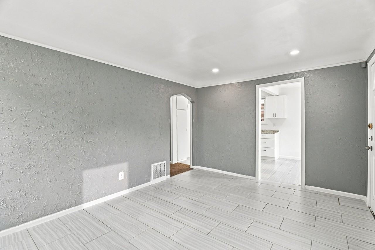 8650 Greenview Ave #1 - Photo 6 of 24