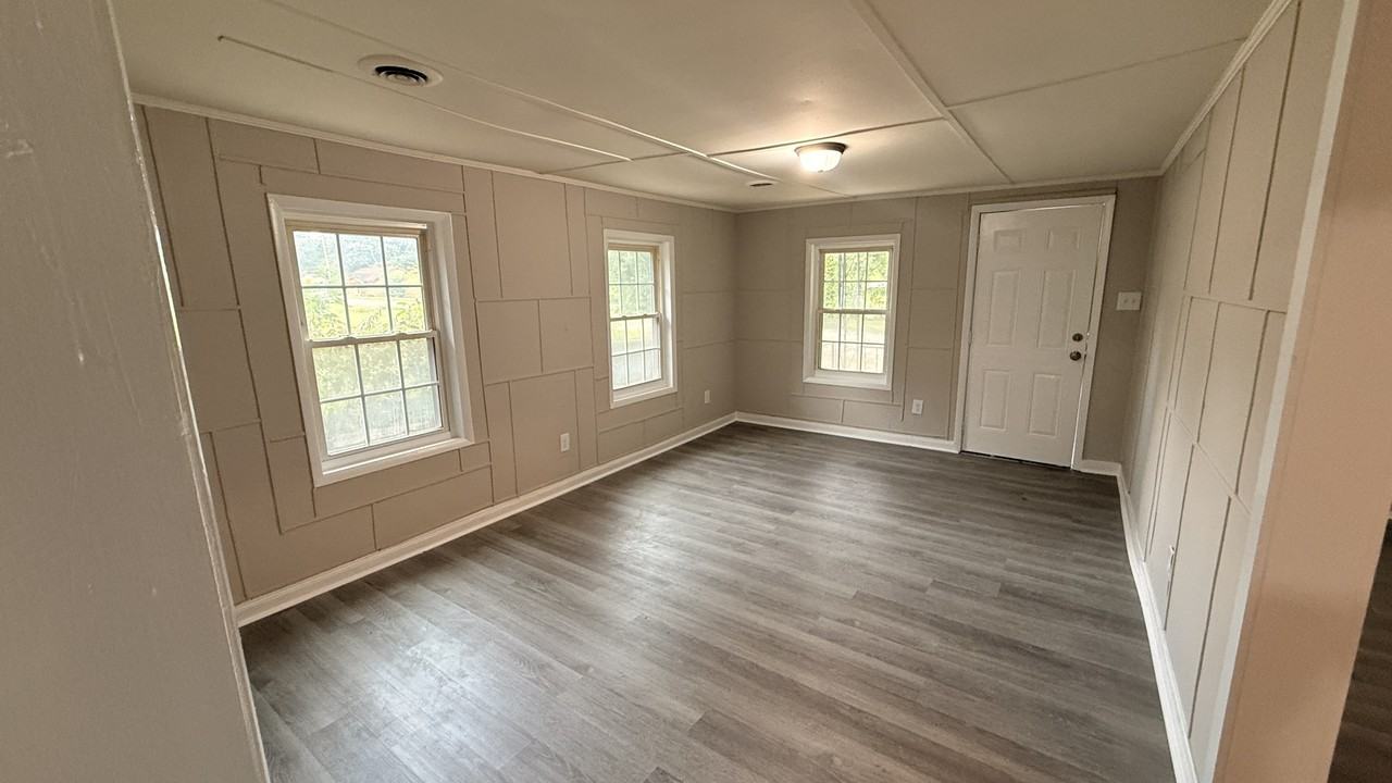 3119 Clarendon Ave #1 - Photo 2 of 10
