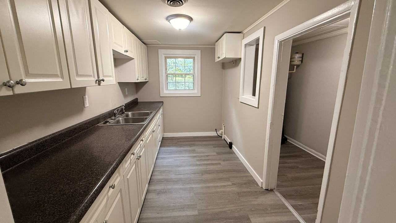 3119 Clarendon Ave #1 - Photo 3 of 10