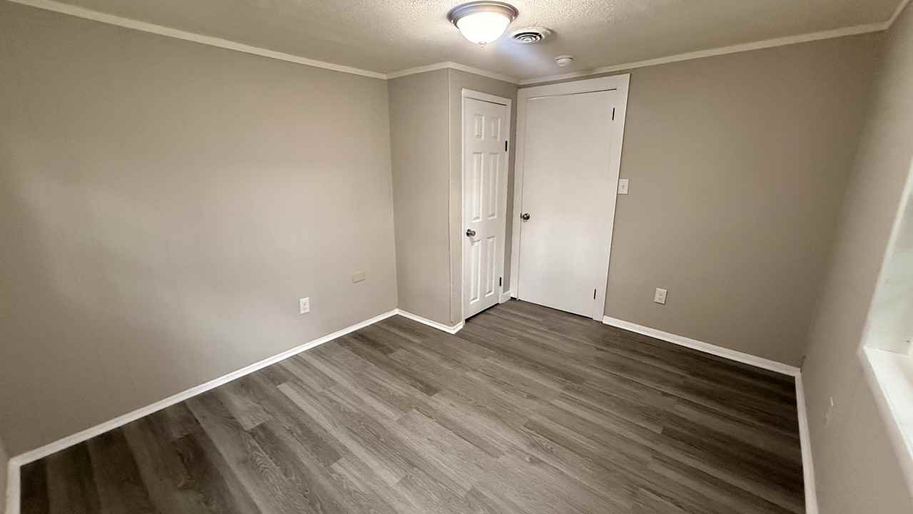 3119 Clarendon Ave #1 - Photo 5 of 10