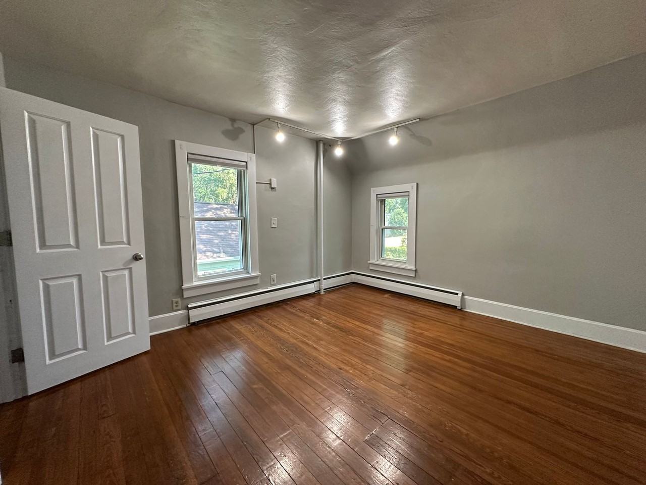959 Lawrence St - Photo 7 of 34