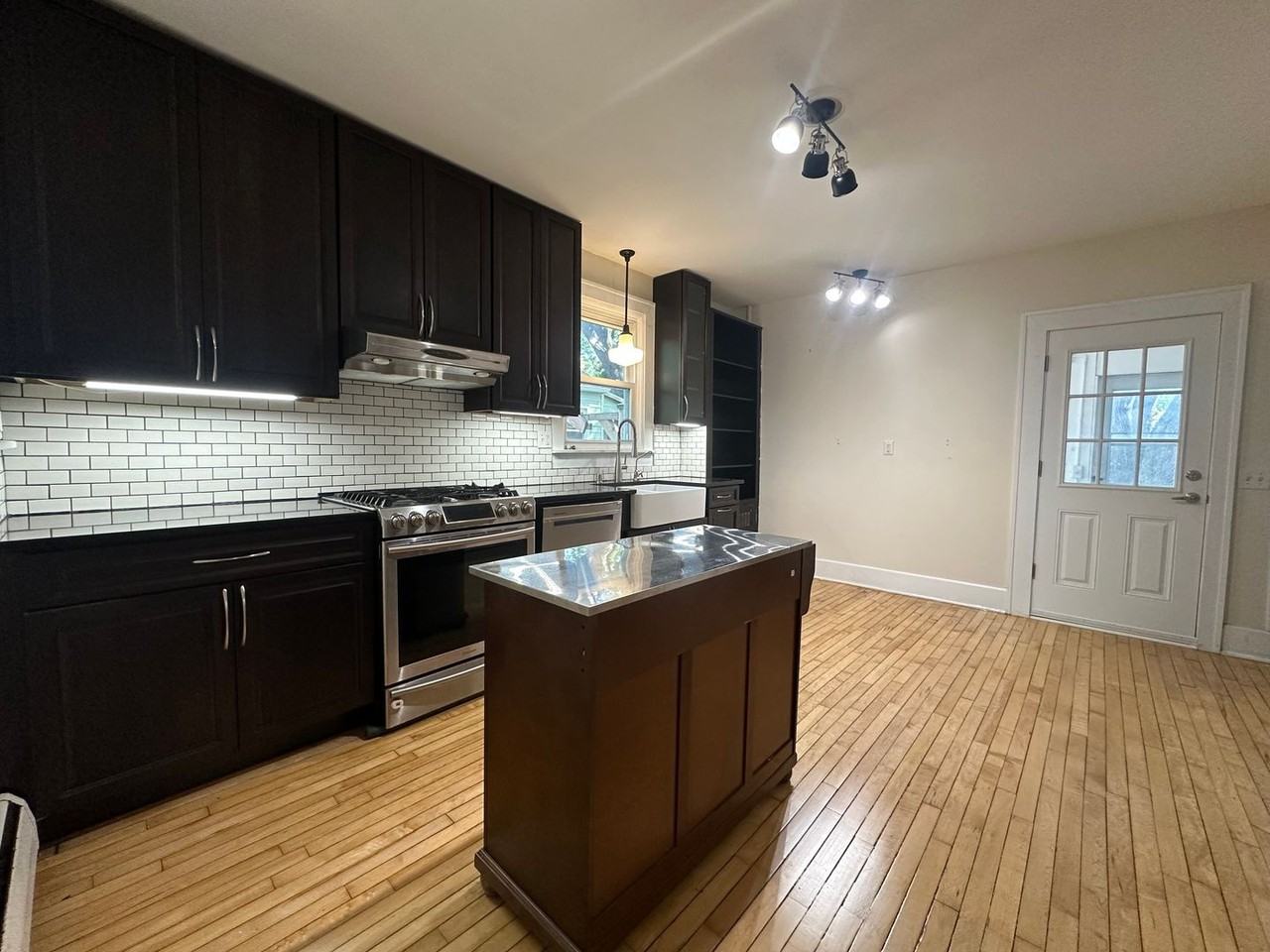 959 Lawrence St - Photo 3 of 34