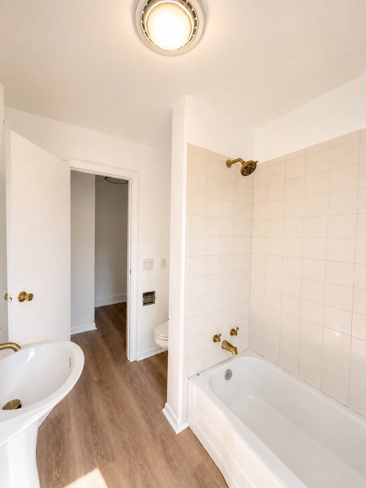 527 Green St #1 - Photo 3 of 8
