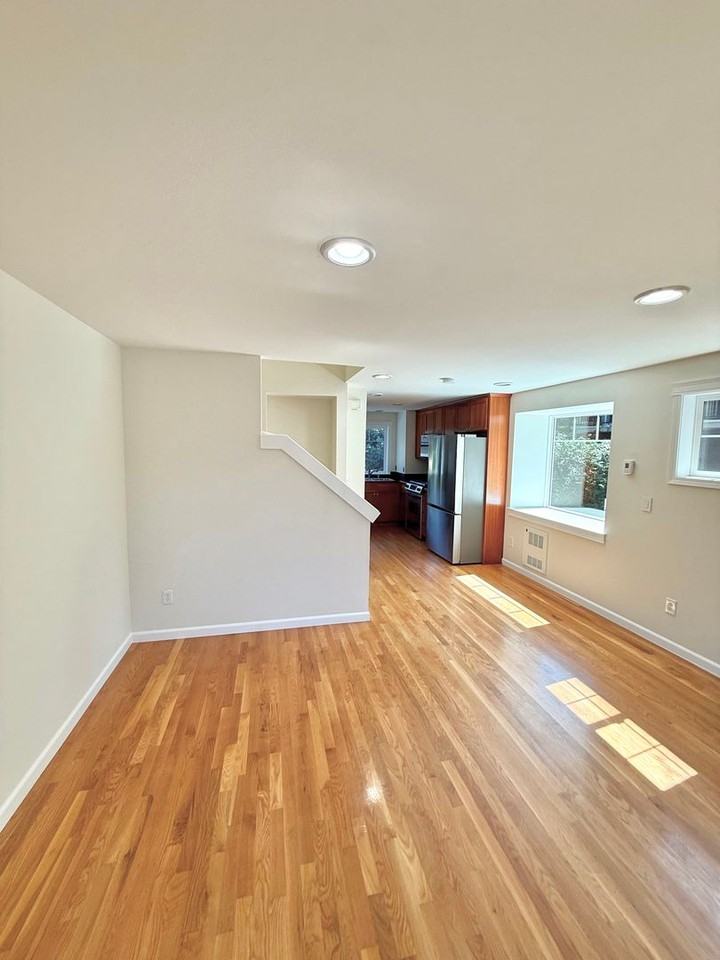 7114 California Ave Sw #F - Photo 4 of 26