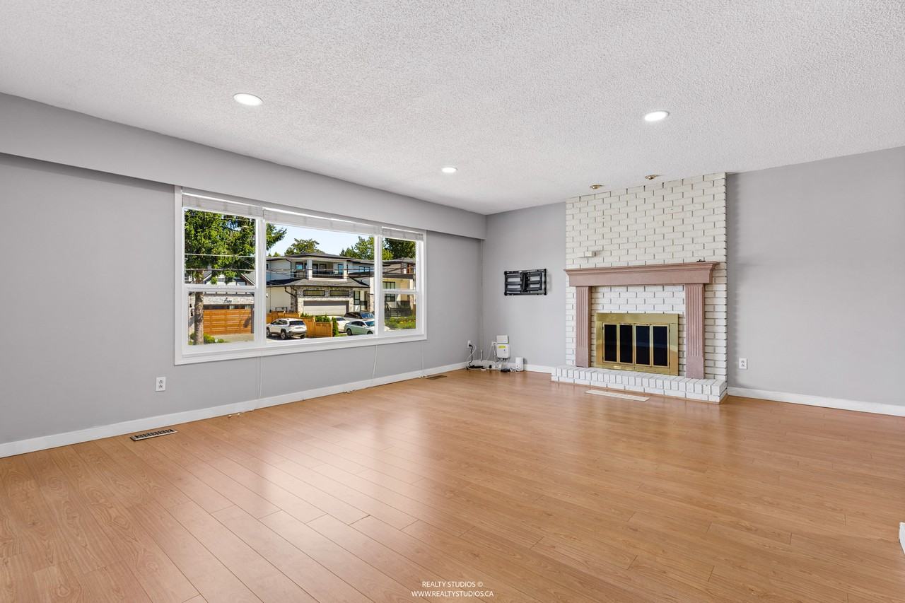 11384 86A Avenue - Photo 2 of 29