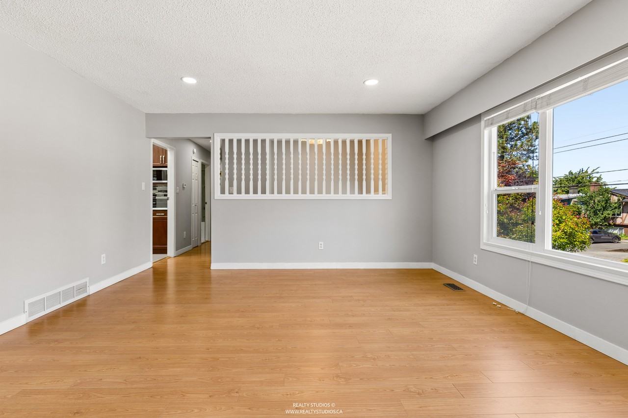 11384 86A Avenue - Photo 4 of 29