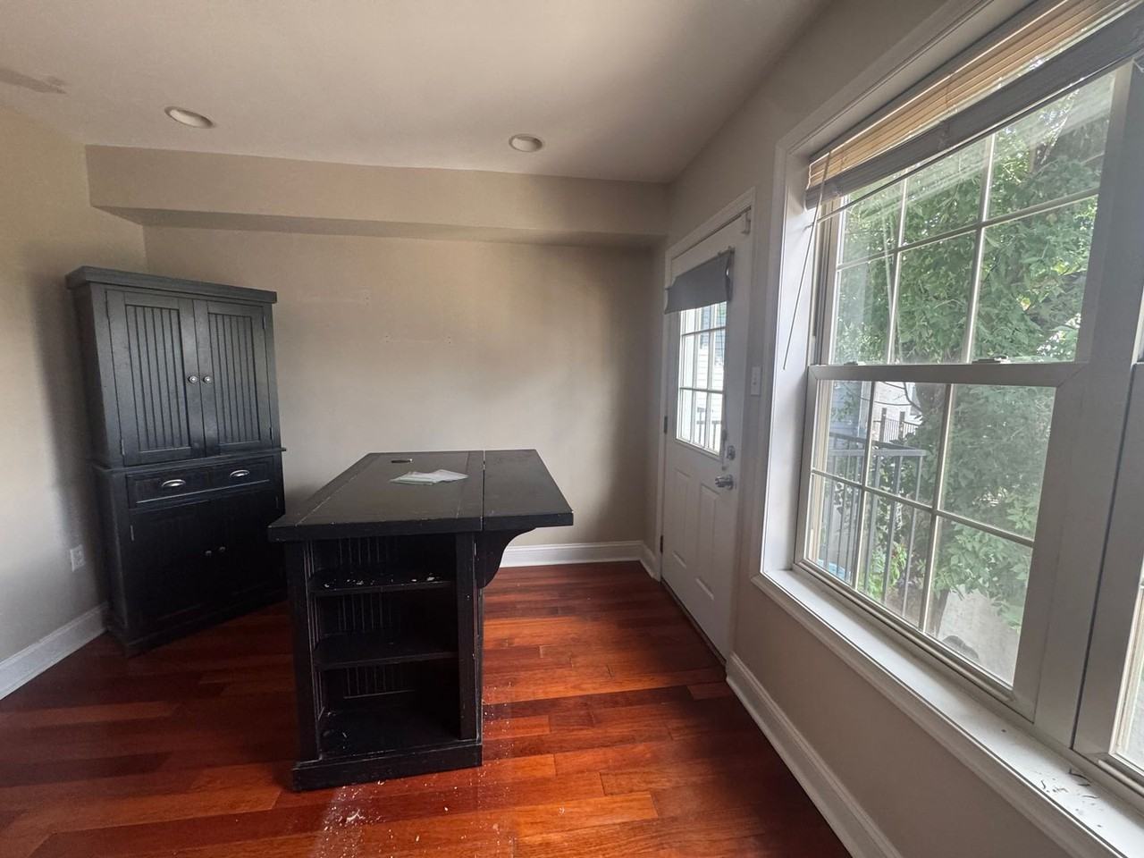 875 N Lawrence St - Photo 6 of 40