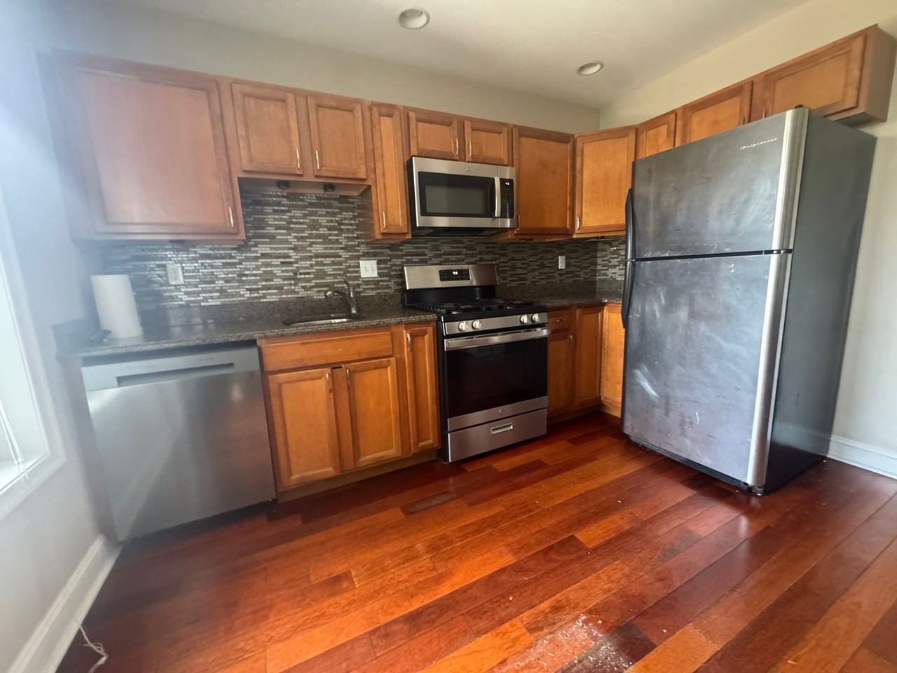 875 N Lawrence St - Photo 5 of 40