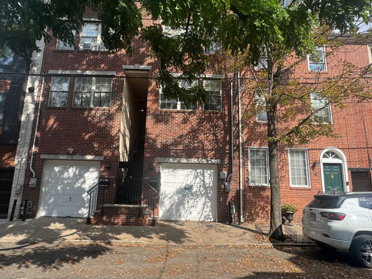 875 N Lawrence St - Photo 2 of 40