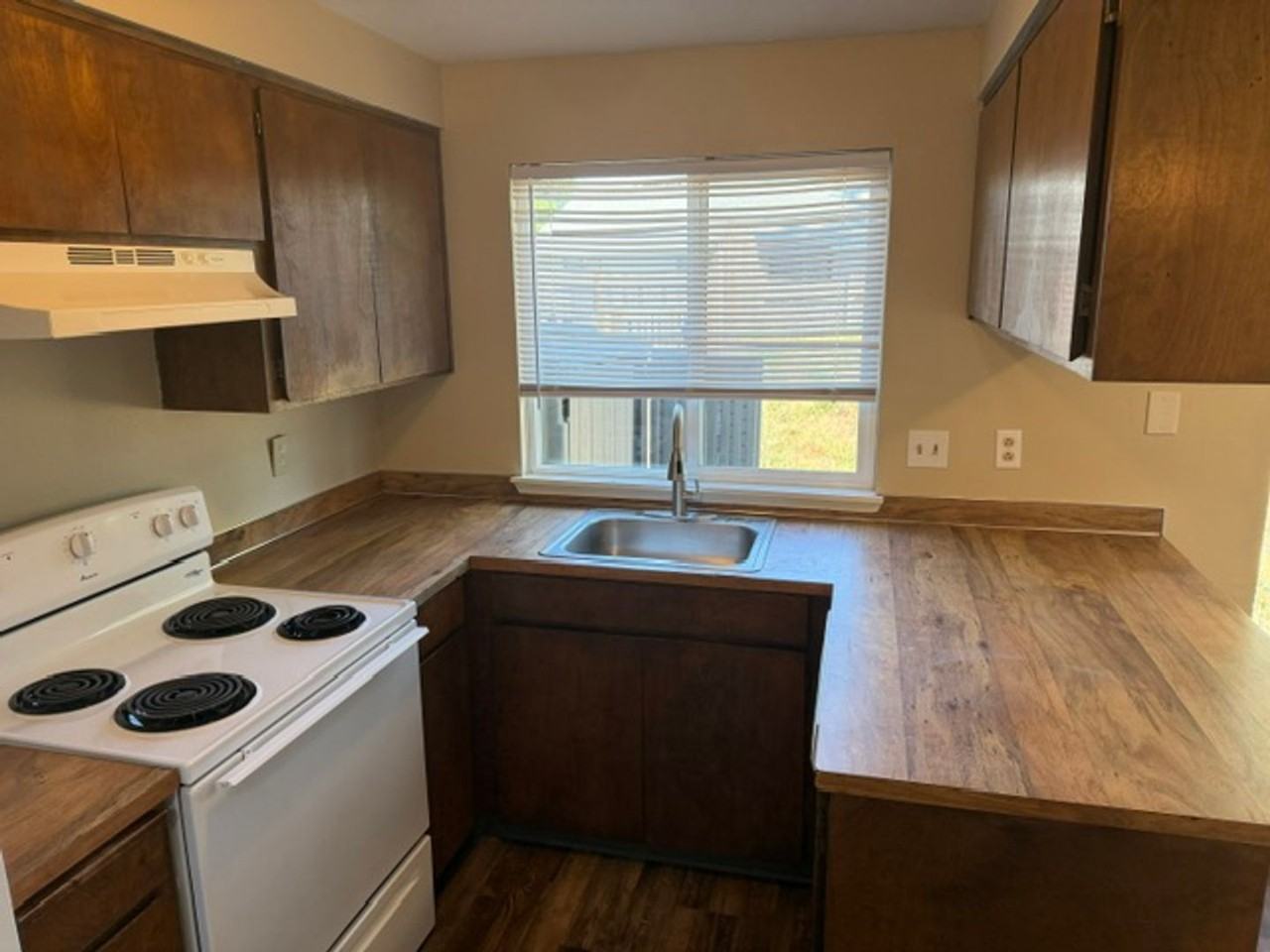 505 E Michelle Ct - Photo 6 of 14