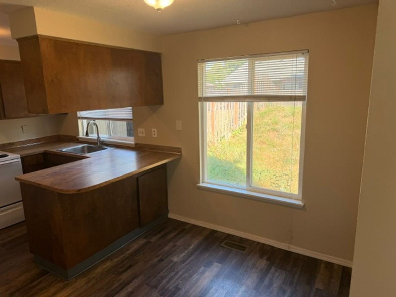 505 E Michelle Ct - Photo 5 of 14