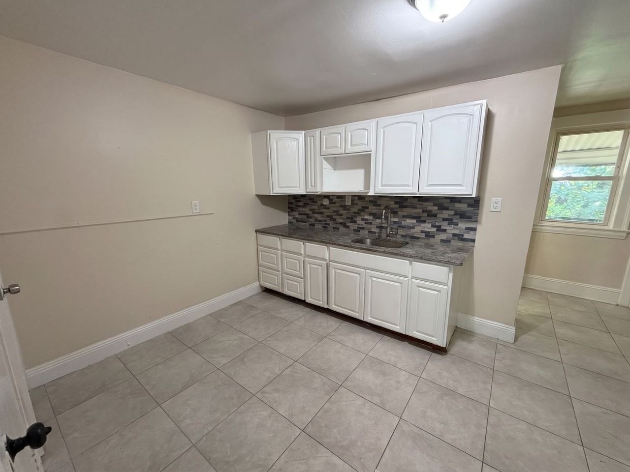 286 Hunterdon St - Photo 2 of 8