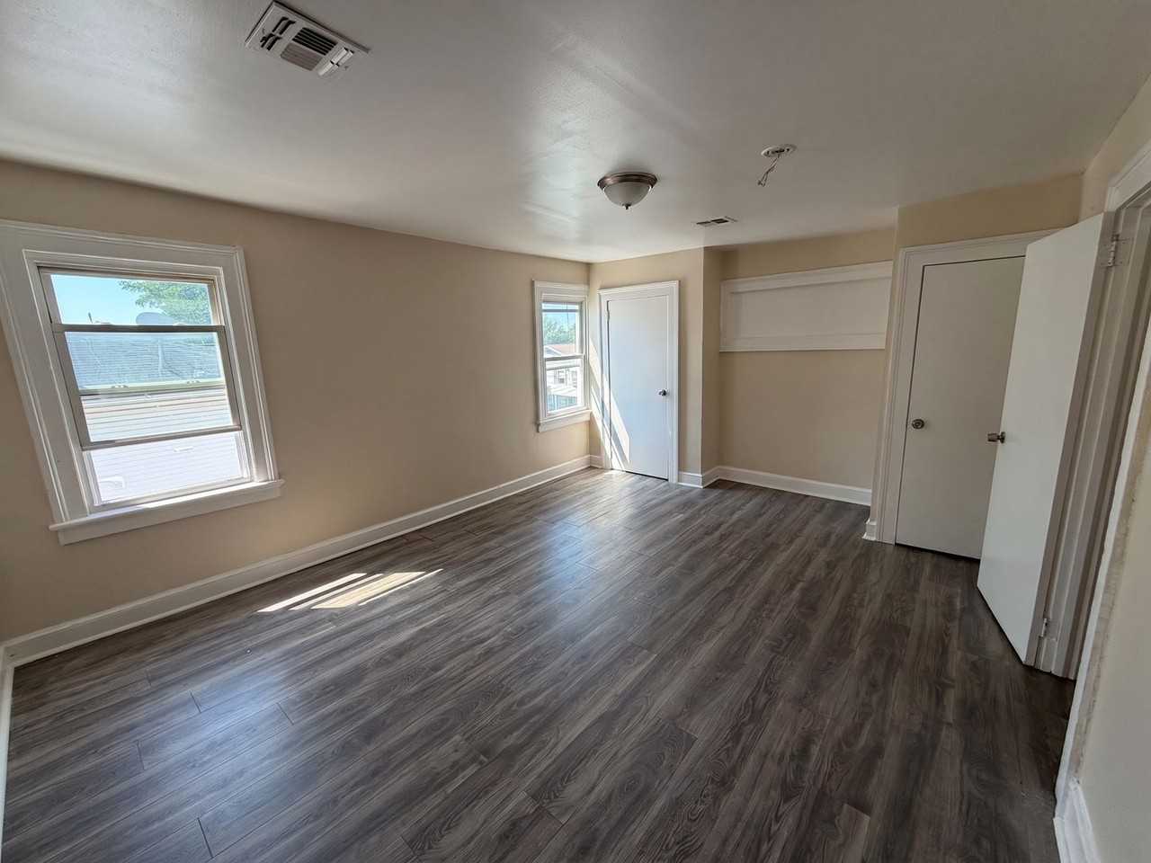 286 Hunterdon St - Photo 5 of 8
