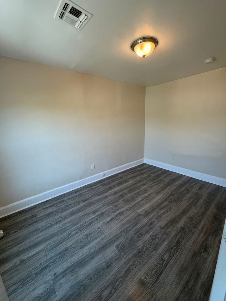 286 Hunterdon St - Photo 7 of 8