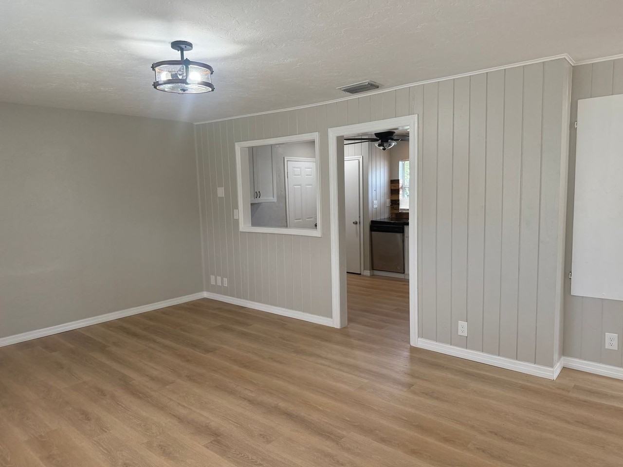 1612 15th Ave W - Photo 5 of 26