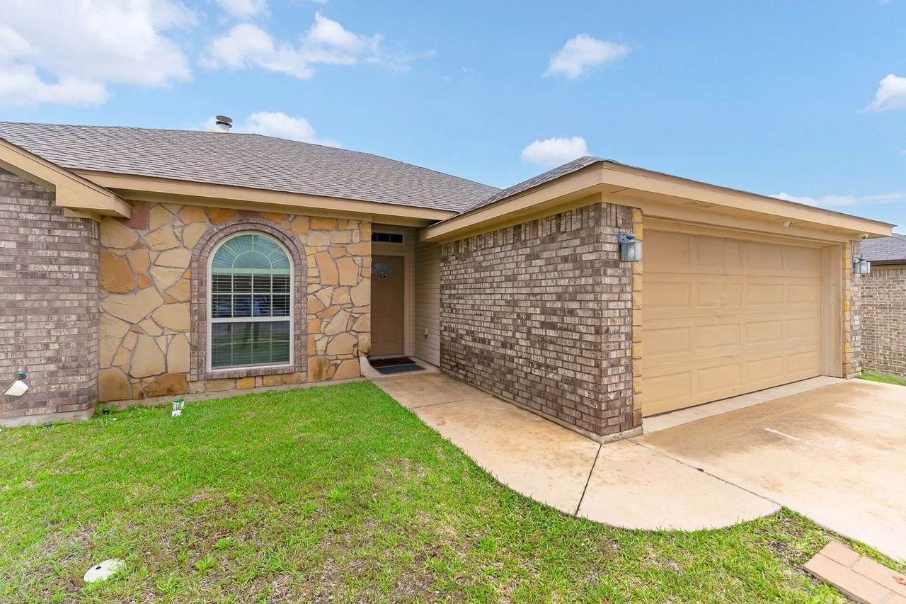 6005 New Castle Dr - Photo 2 of 22