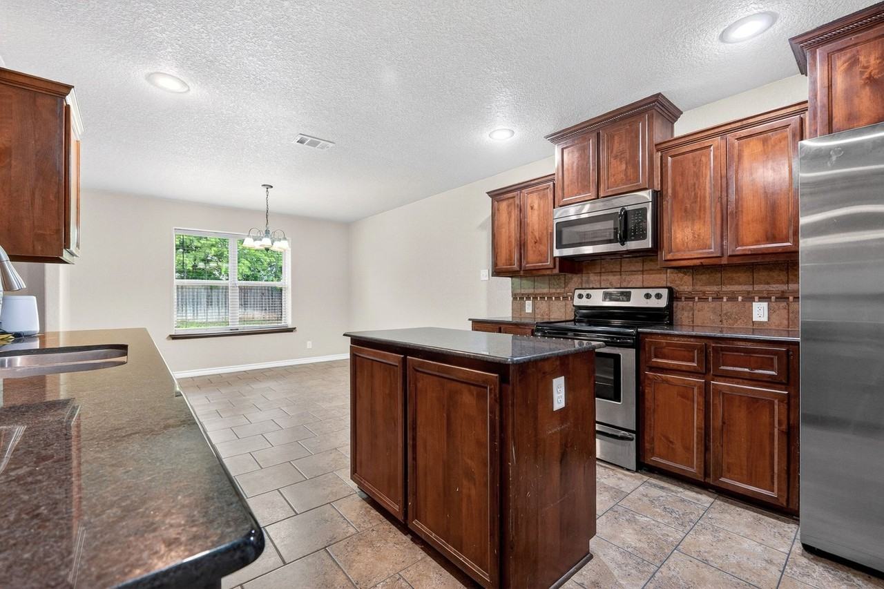 6005 New Castle Dr - Photo 6 of 22