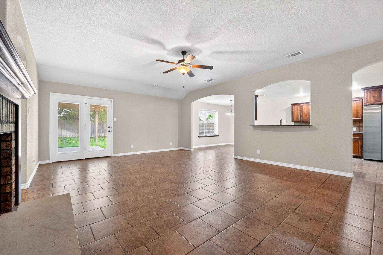 6005 New Castle Dr - Photo 7 of 22
