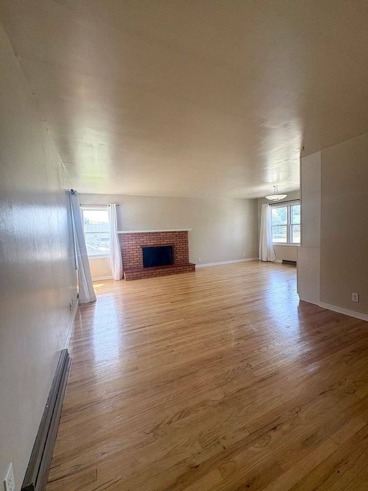 1215 Avenue E - Photo 4 of 31