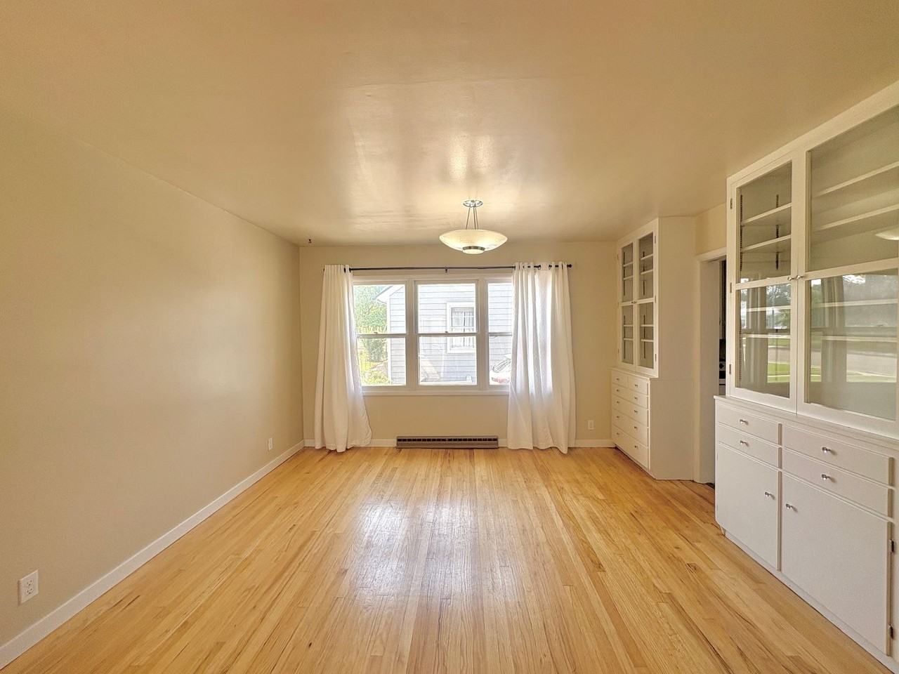 1215 Avenue E - Photo 6 of 31
