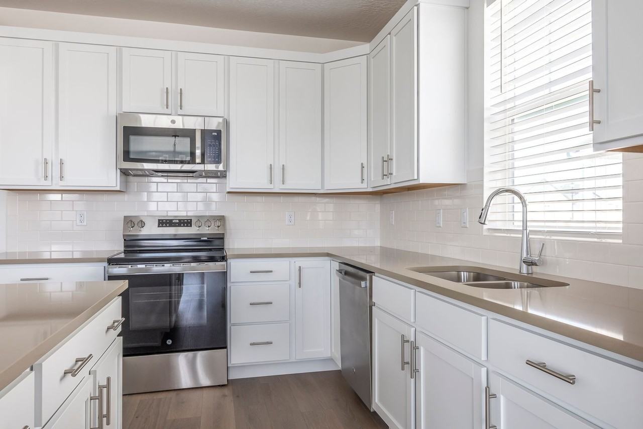 2526 N 3670 W - Photo 3 of 37