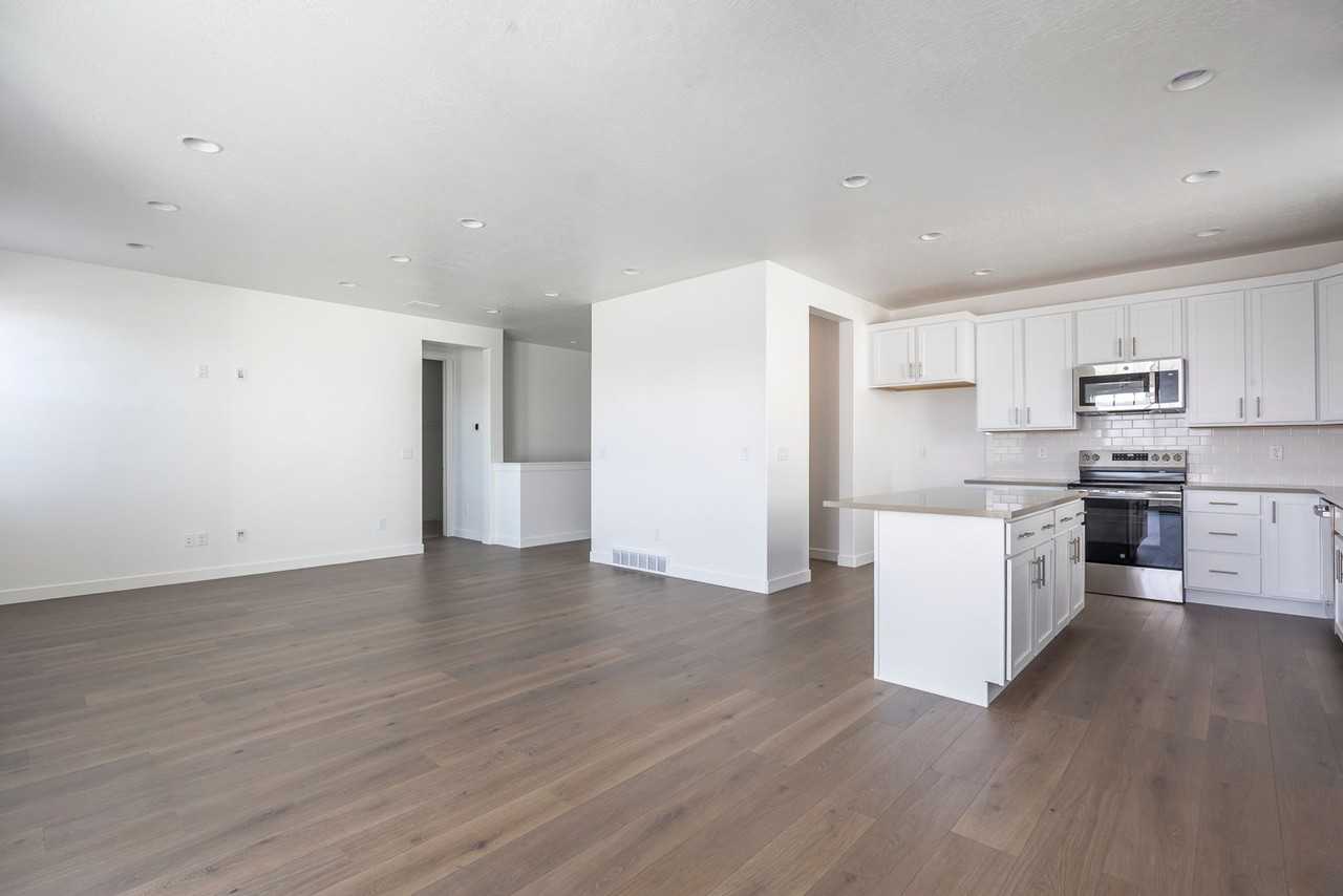 2526 N 3670 W - Photo 4 of 37