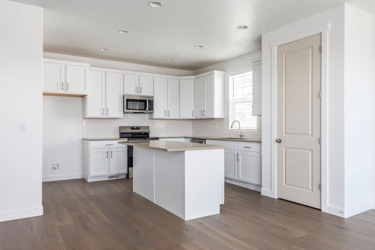 2526 N 3670 W - Photo 5 of 37