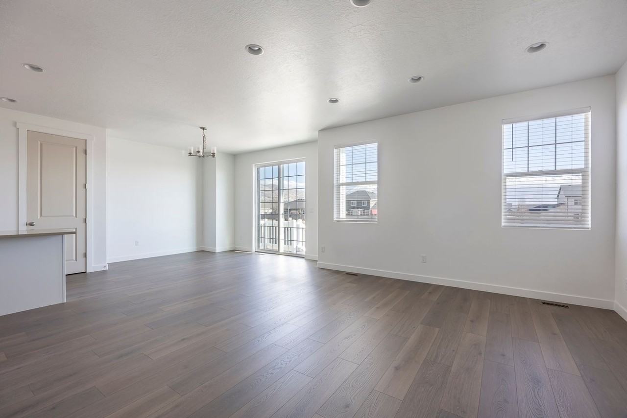 2526 N 3670 W - Photo 6 of 37